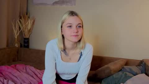 Snapshot of savannahshor chatting on 10.22.25 savannahshor online show from 10.22.25