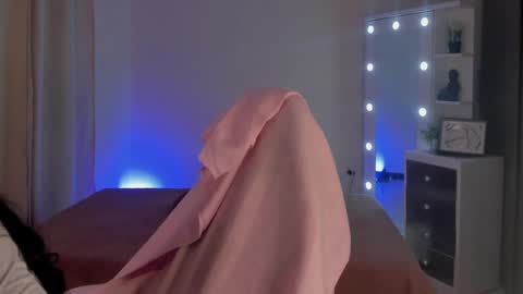 Savannahwildee online show from 02.25.25