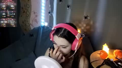 Snapshot of savannasotos chatting on 10.31.25 Sophie online show from 10.31.25