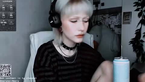 pronoun she. name Mary. age 21. online show from 10.19.25