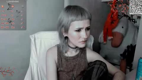 pronoun she. name Mary. age 21. online show from 11.12.25