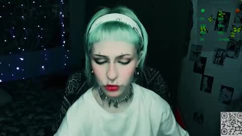 pronoun she. name Mary. age 21. online show from 03.24.26