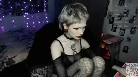 pronoun she. name Mary. age 21. online show from 04.25.26