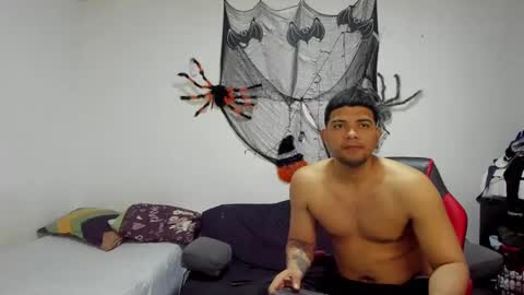 Snapshot of say_tony chatting on 10.28.25 say_tony online show from 10.28.25