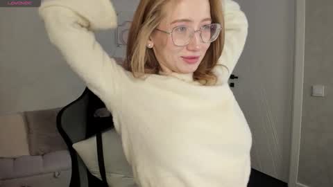 Kira  GMT 7 Mon Thu-Sun  0800am-0200pm  online show from 02.26.26