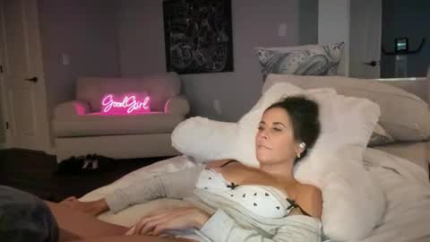 Good Girls Say Please...and Thank You online show from 12.19.24