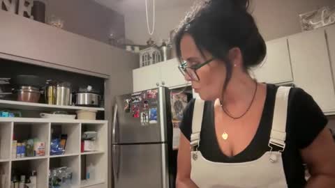 Good Girls Say Please...and Thank You online show from 03.12.25