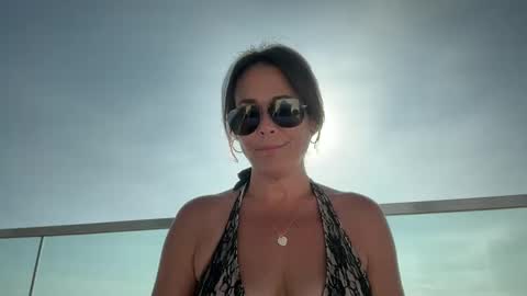 Good Girls Say Please...and Thank You online show from 09.27.25