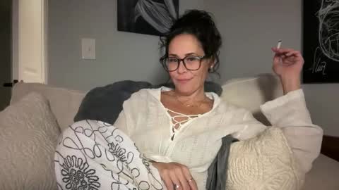 Good Girls Say Please...and Thank You online show from 11.26.25