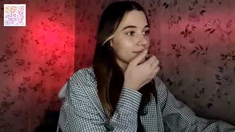 Snapshot of scarlet1flowers chatting on 11.22.25 Kira online show from 11.22.25