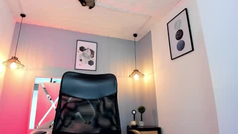 Snapshot of scarlet__69 chatting on 04.24.26 scarlet__69 online show from 04.24.26