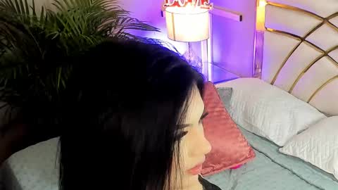 Snapshot of scarlet__hill chatting on 01.22.25 scarlet hill online show from 01.22.25