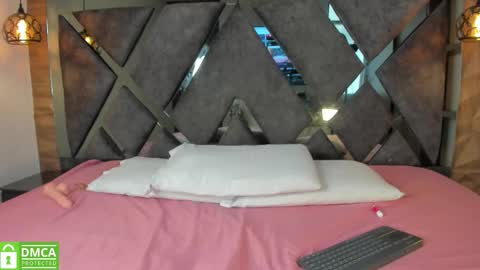 scarlet__jones_ online show from 10.20.25