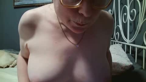 Snapshot of scarlet_envyy chatting on 09.14.25 scarlet_envyy online show from 09.14.25