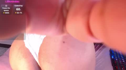 Snapshot of scarlet_fostt_ chatting on 03.08.25 Andrea online show from 03.08.25