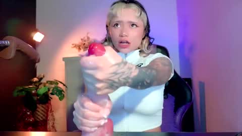 scarlet_gold online show from 12.04.25