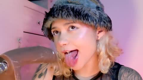 scarlet_gold online show from 04.06.26