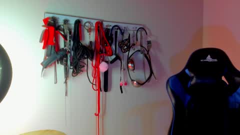 scarlet taylor kennedy online show from 04.18.26