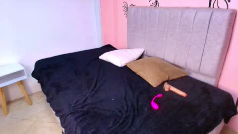 Snapshot of scarlet_milf_ chatting on 10.12.25 SCARLET MILF online show from 10.12.25