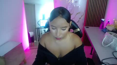 Snapshot of scarlet_rouse_m chatting on 05.12.26 scarlet_rouse_m online show from 05.12.26