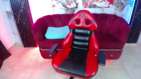 Snapshot of scarlet_rouse_m chatting on 05.25.26 scarlet_rouse_m online show from 05.25.26