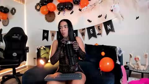 scarlet_summer_25 online show from 10.04.25