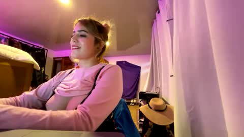 scarlet whisper online show from 09.26.25