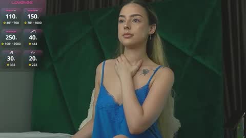 Scarlet online show from 10.15.25