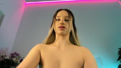 Snapshot of scarletflameee chatting on 04.30.26 Amira online show from 04.30.26