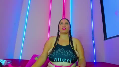 Snapshot of scarleth_blonde chatting on 12.21.24 SCARLETH online show from 12.21.24