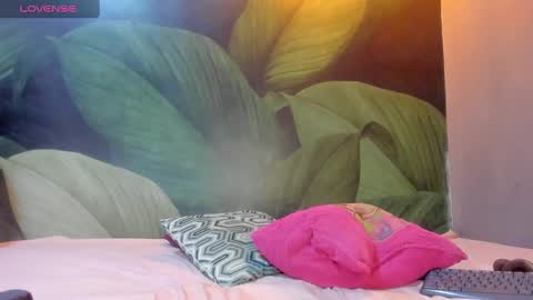 Snapshot of scarleth_blonde chatting on 02.05.25 SCARLETH online show from 02.05.25