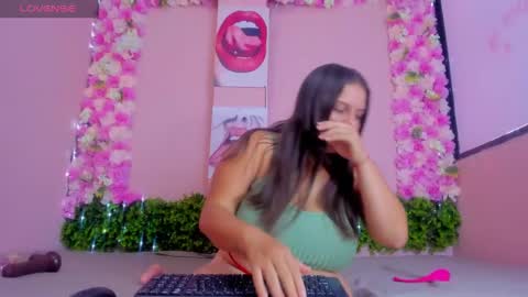 Snapshot of scarleth_blonde chatting on 02.21.25 SCARLETH online show from 02.21.25