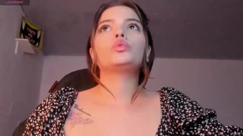 Snapshot of scarleth_owens1 chatting on 10.30.25 online show from 10.30.25