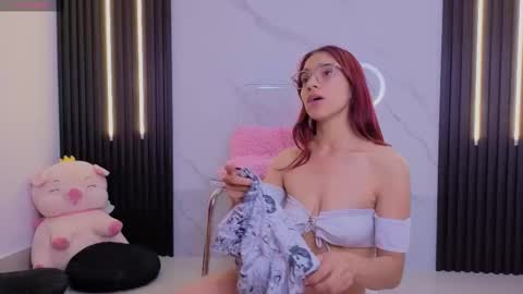 I am  Scarleth  Check mi profile online show from 09.13.25