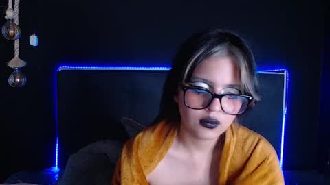 Snapshot of scarleth_shadow chatting on 03.10.25 SCARLETH online show from 03.10.25