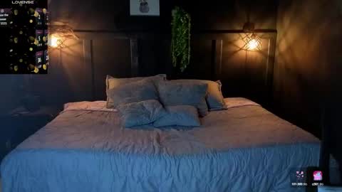 Snapshot of scarleth_shadow chatting on 09.23.25 SCARLETH online show from 09.23.25