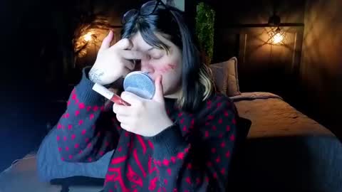 Snapshot of scarleth_shadow chatting on 09.29.25 SCARLETH online show from 09.29.25