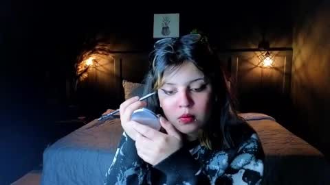 Snapshot of scarleth_shadow chatting on 09.30.25 SCARLETH online show from 09.30.25