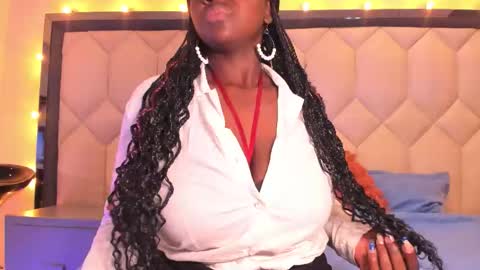 scarlethbigbug online show from 10.18.25