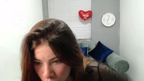 Snapshot of scarlethsexy69 chatting on 09.24.25 scarlethsexy69 online show from 09.24.25