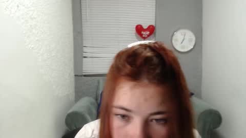 Snapshot of scarlethsexy69 chatting on 10.03.25 scarlethsexy69 online show from 10.03.25