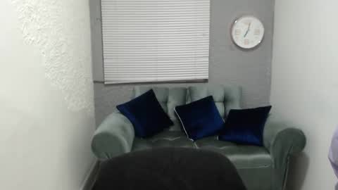 Snapshot of scarlethsexy69 chatting on 11.18.25 scarlethsexy69 online show from 11.18.25