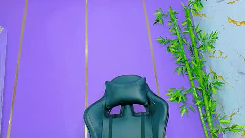 Snapshot of scarletjonesx chatting on 10.10.25 Denis online show from 10.10.25