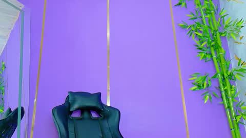 Snapshot of scarletjonesx chatting on 10.23.25 Denis online show from 10.23.25