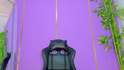 Snapshot of scarletjonesx chatting on 10.25.25 Denis online show from 10.25.25