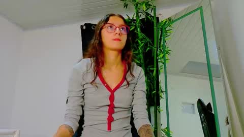 Snapshot of scarletjonesx chatting on 11.14.25 Denis online show from 11.14.25