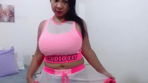 Snapshot of scarlett_adams__ chatting on 05.11.26 scarlett_adams__ online show from 05.11.26