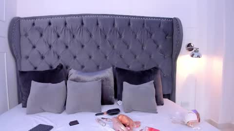 Snapshot of scarlett_bunnyy chatting on 10.16.25 online show from 10.16.25