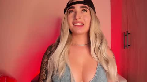 SCARLETT COLLINS online show from 10.10.25