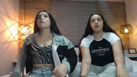 Scarlett and Jazmin online show from 12.01.25